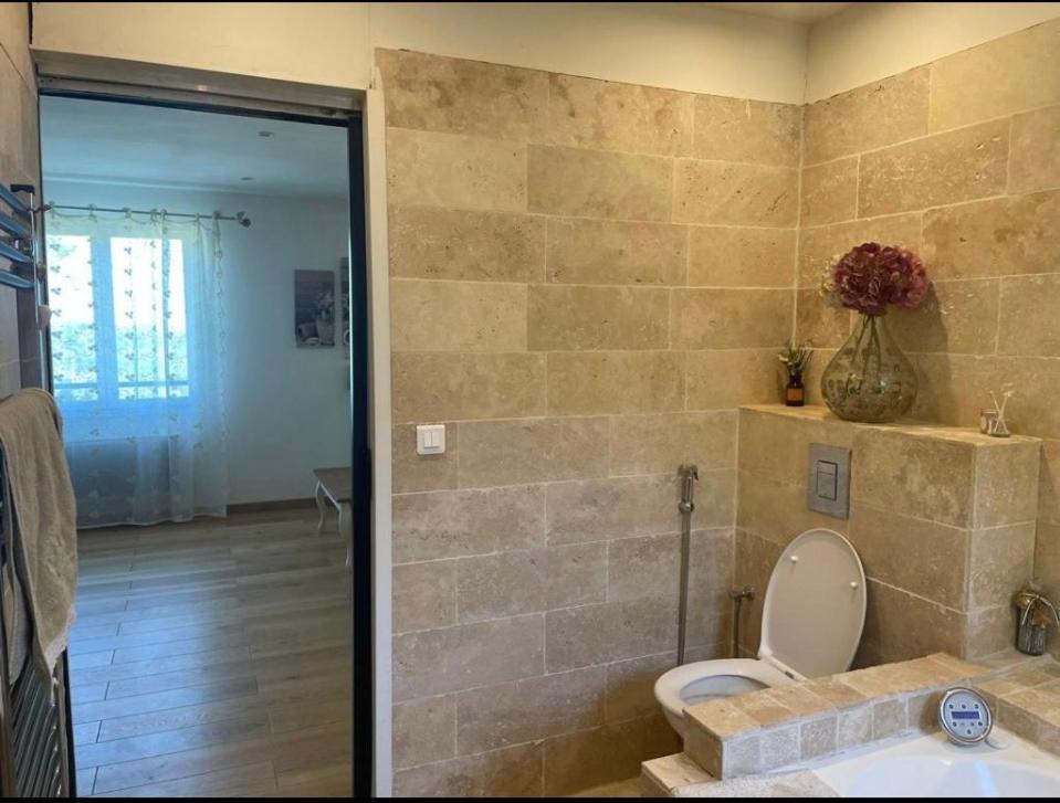 Charmant deux-pièces dans villa avec piscine privée Seillans Extérieur photo