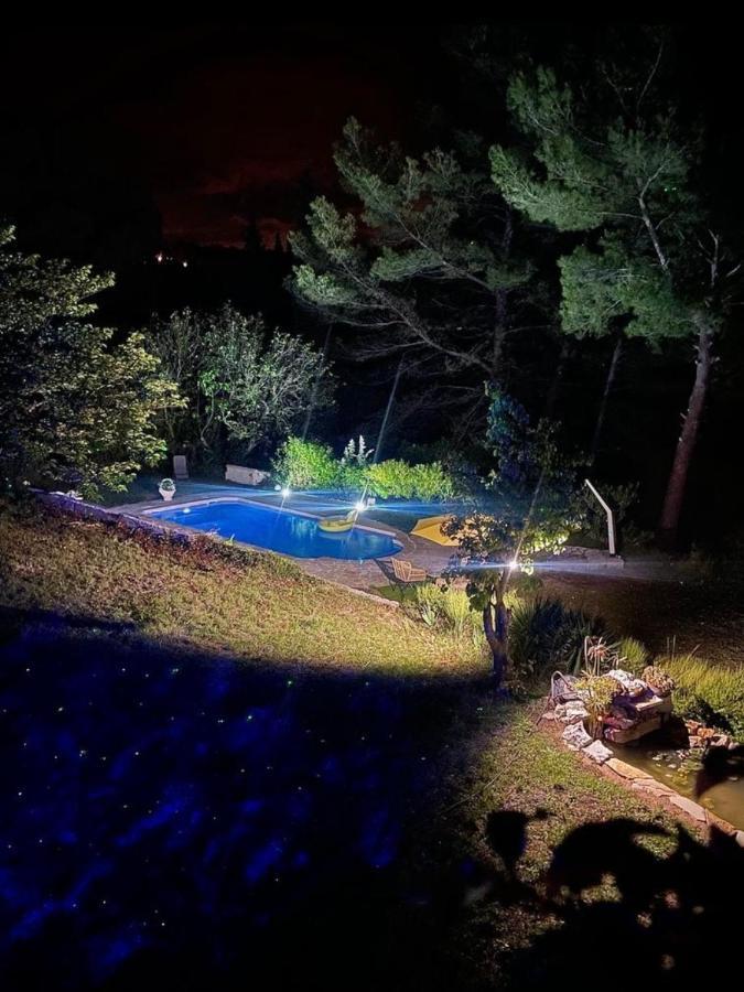 Charmant deux-pièces dans villa avec piscine privée Seillans Extérieur photo